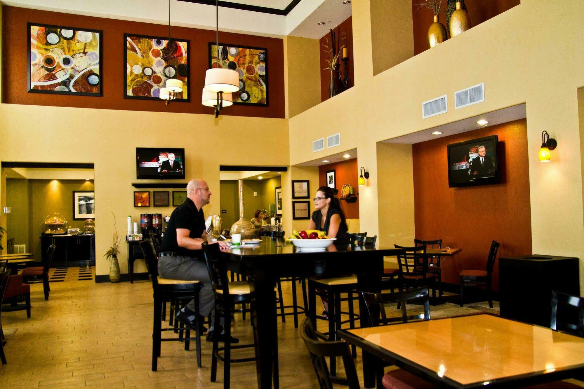 Hampton Inn & Suites Dallas-Desoto Restaurant photo
